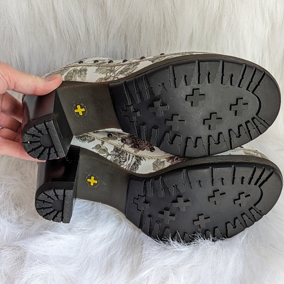 Dr. Martens Una Mules - Picture 9 of 16